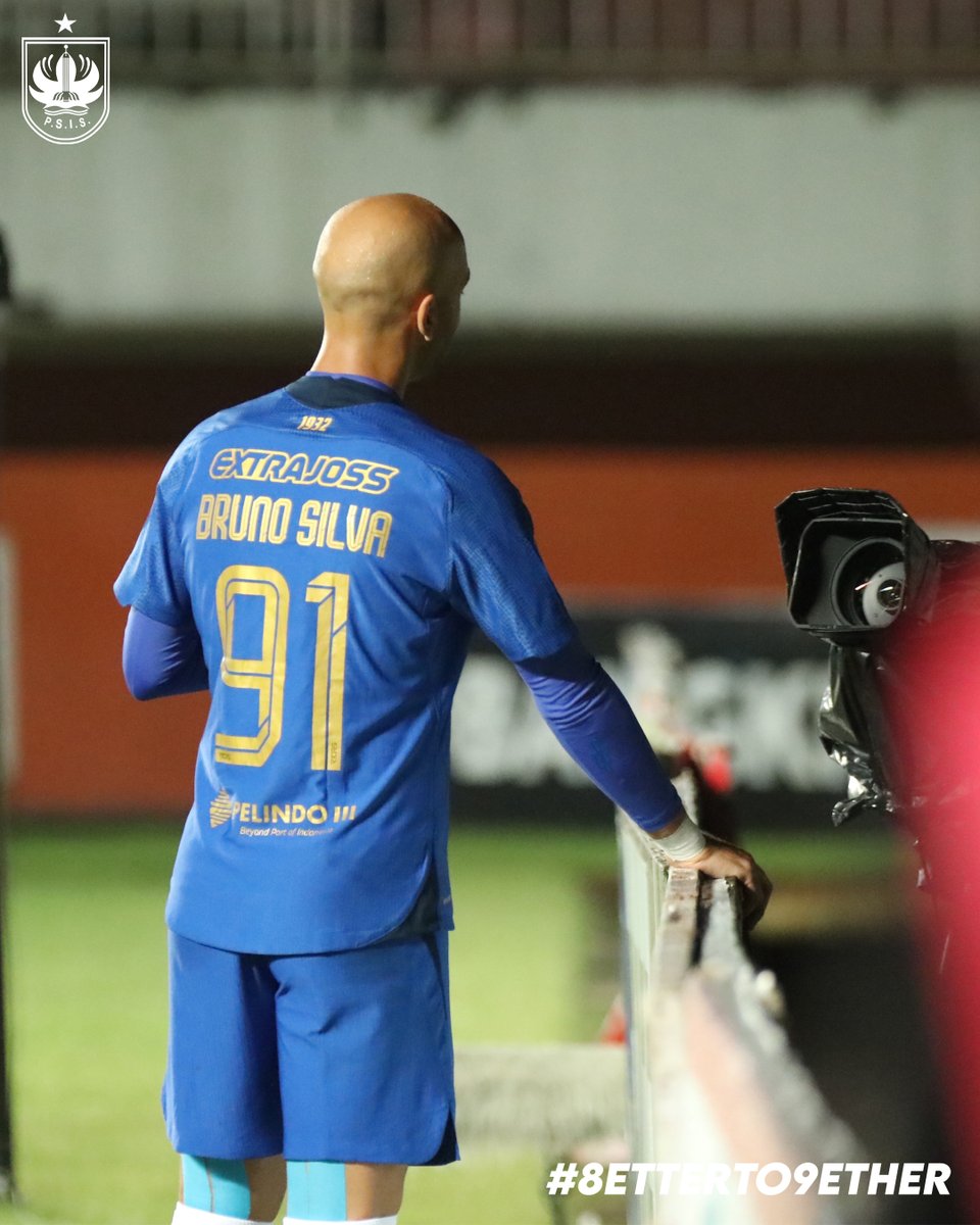 psisfcofficial's tweet photo. Coba menurut kalian, apa yang dikatakan Bruno Silva selepas selebrasi kepada kameramen? 🤔🤔 https://t.co/RwTcnYzYbi