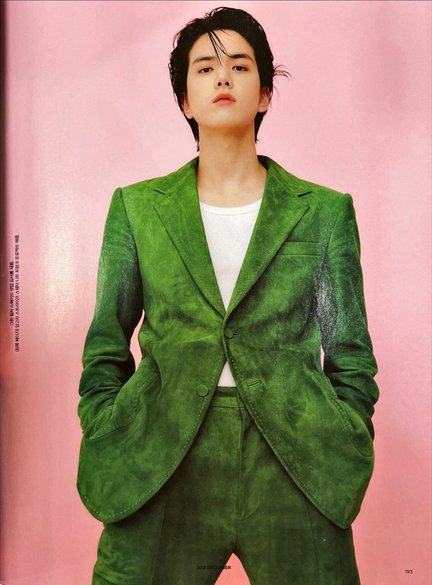 cobcantdoit's tweet photo. that's how you wear green https://t.co/ls5I7jjDXh