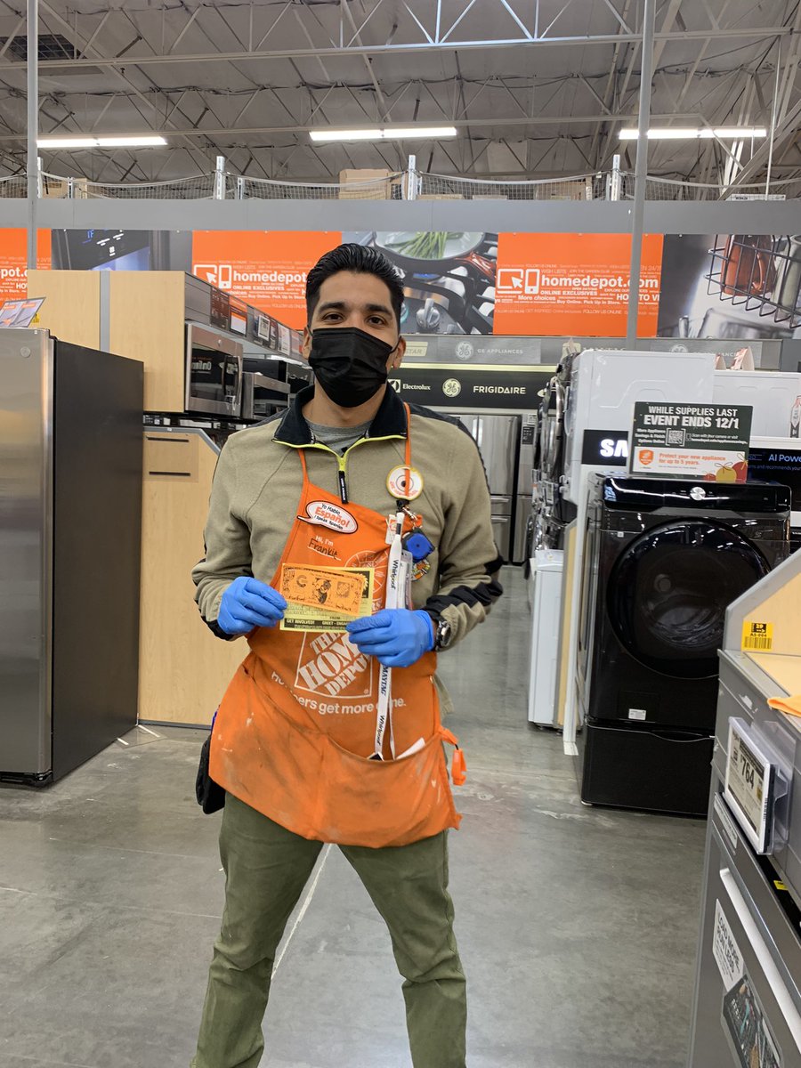 patty_soria28's tweet image. Celebrating our people! Keep those leads coming.#associateinvolvement