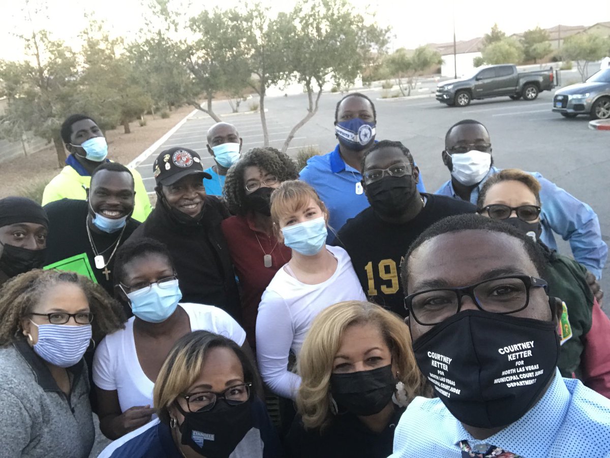 Daniele4mayor's tweet image. What Team work, I love serving our community with ya’ll, what a blessing you are❤️⁦@FaithOrganizing⁩ ⁦@EnderAustiniii⁩ ⁦@threesquareLV⁩ Pastor McCoy, Foundation Christian Center, NLV Dems Club ⁦@Senatorspearman⁩ ⁦@senator_neal⁩ #Thanksgiving2021🦃