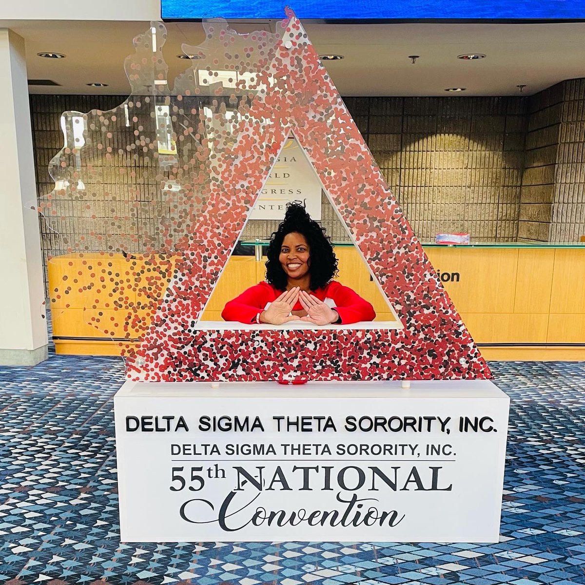 msadeowens's tweet photo. I love my sorority! @dstinc1913 @SigmaEpsilonDST https://t.co/mQbPfzhmXc