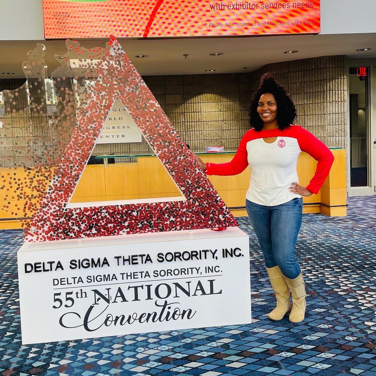 msadeowens's tweet photo. I love my sorority! @dstinc1913 @SigmaEpsilonDST https://t.co/mQbPfzhmXc