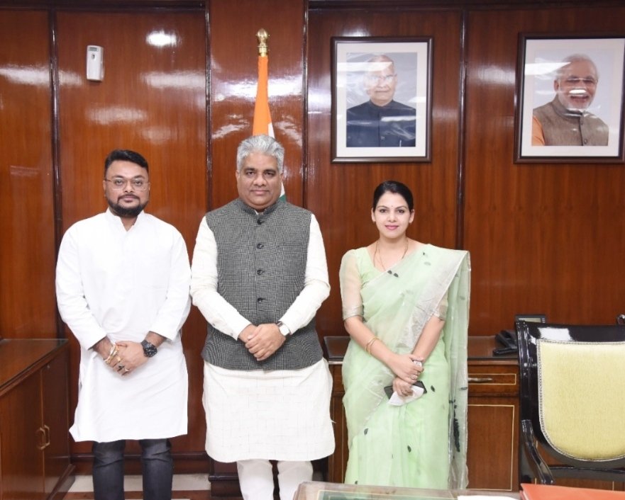 Roshniyadavmp's tweet image. आज दिल्ली में केंद्रीय मंत्री माननीय श्री @byadavbjp जी(श्रम और रोजगार मंत्री और पर्यावरण, वन और जलवायु परिवर्तन मंत्री) से पारिवारिक सौजन्य भेंट कर उनका आशीर्वाद एवं मार्गदर्शन प्राप्त किया।
@BJP4MP
@BJP4India
#roshniyadav