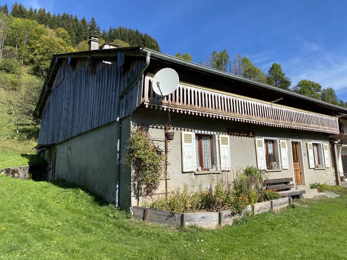 C21CallHome's tweet photo. Une charpente réalisée en 1880, une ferme rénovée par 5 générations et une vue à couper le souffle #c21callhome #lovemorzine #immobilier https://t.co/qcHXk7tCxn