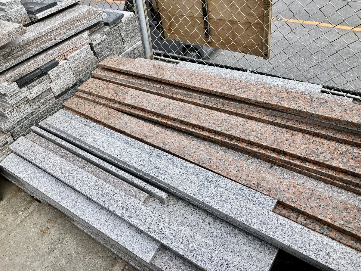 拡散協力お願いします。
大量のタイル、レンガ、天然石などを加工したパネルなどを買ってください。
1枚50円。西原町の池田に置いています。
庭やカーポート、玄関をアレンジしたりDIYにいかがですか？
興味ある方はDMください。