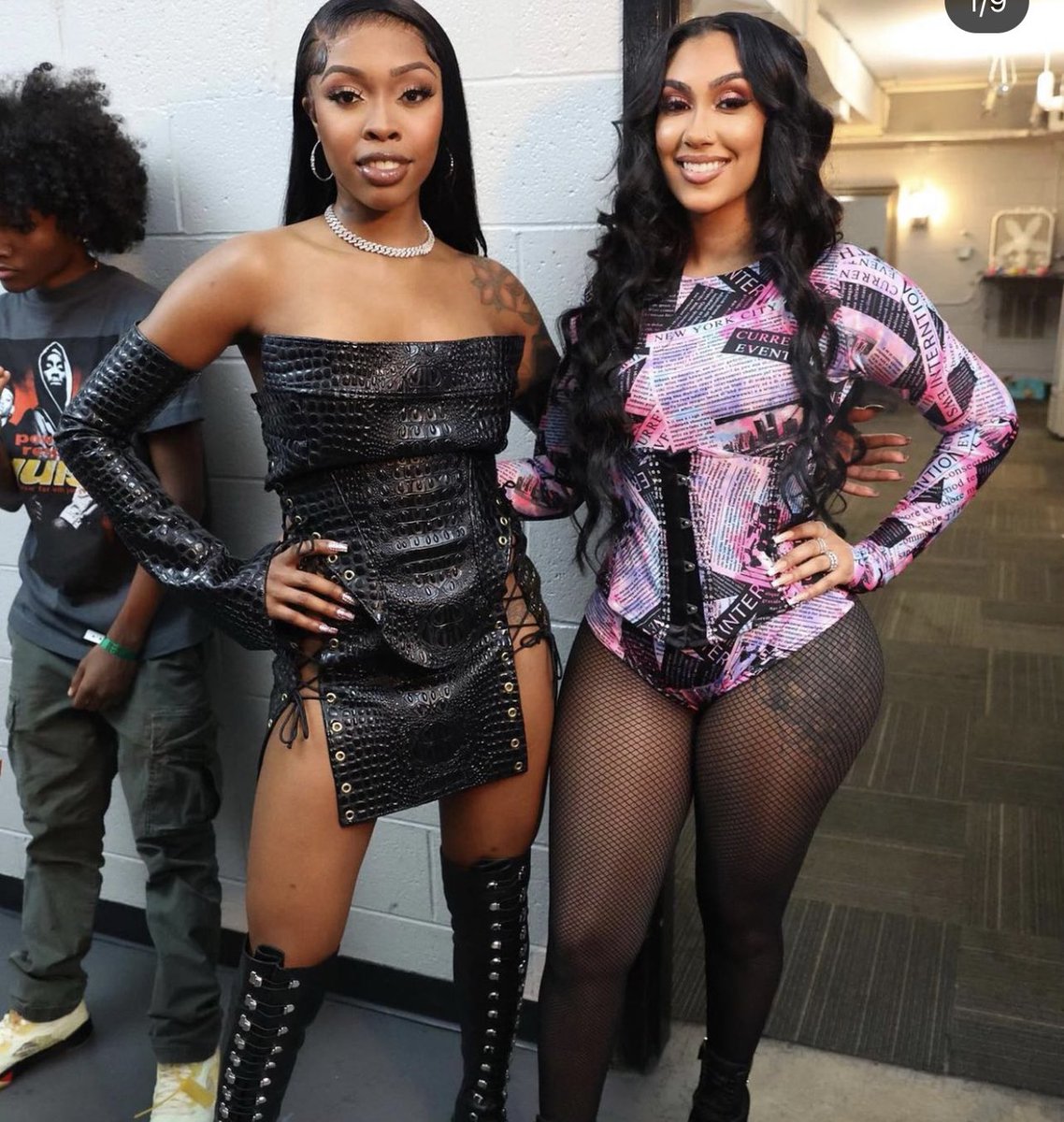 SomoneH's tweet photo. You gotta love @queennaija man.. Ppl like to holler @Official_Tink is underrated , but nobody gave her a chance. YOU DID THAT QUEEN! This was her first major tour..Job well done! Congrats Tink you killed it! I already know the song about to be fire!😩👑🦋❤️🔥 #butterflytour https://t.co/SoqR4Lt0io