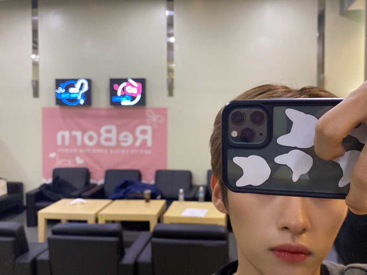 skz_bubble's tweet photo. Volviiii.🥳

🐰 Minho vía 💭 : 
Junta los ojos, nariz y boca por tu cuenta https://t.co/0Bqe9gECjQ