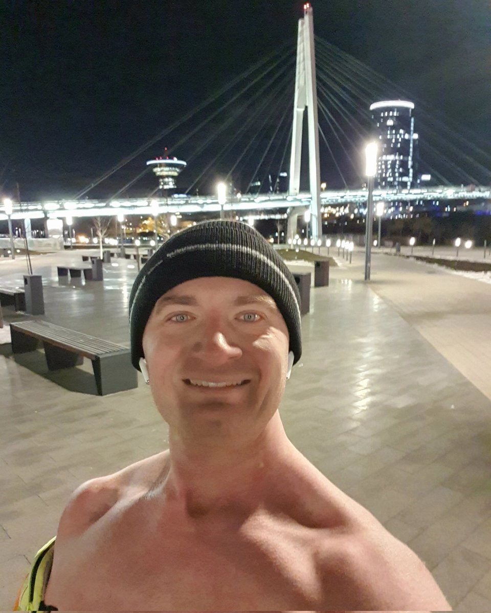 AkimchikA's tweet photo. -7° ~13km

Я счастлив, наконец-то холодок пришёл. Пришла энергия зимы. И снова все машут, все бибикают, дальнем светом слепит, и снова начинается позитивическая атмосфера, когда бегаю. Ура 🙌 всем всем всем радости и успехов! Улыбнитесь сегодня всем🤗🤣🌞 https://t.co/HTBGjsZeds