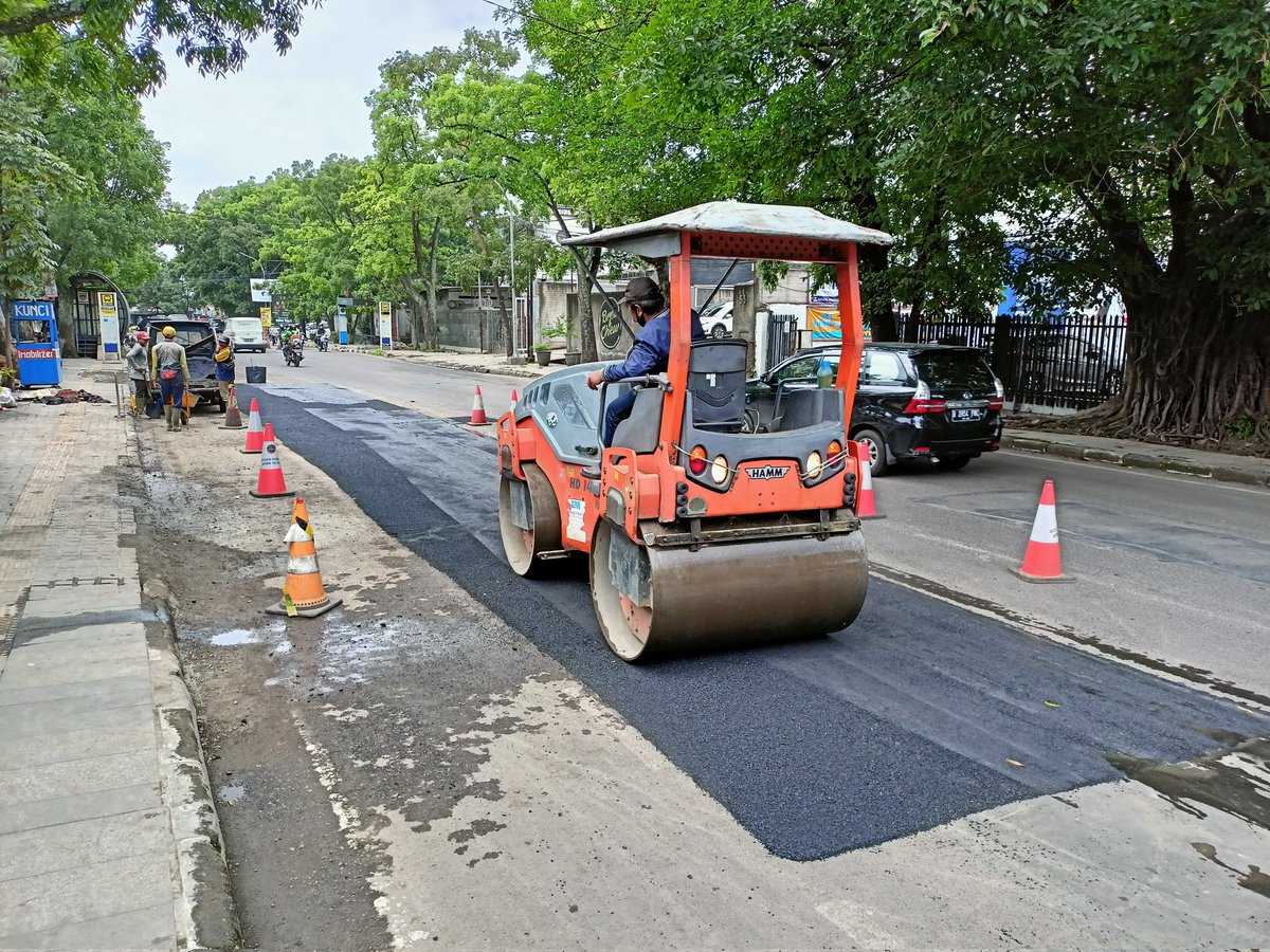 DSDABMKotaBdg's tweet photo. Giat #urcdpu patching aspal Jl. Sukabumi setelah selesai dilakukan perbaikan kebocoran pipa oleh @tirtawening_bdg (Selasa, 23 November 2021)
Tetap berhati-hati & jaga keselamatan dalam berkendara ya #sobatdpu
cc @PRFMnews @infobdg @Infobandungkota @sekitarbandung_ @ClickBandung https://t.co/rFLjSXy7ku