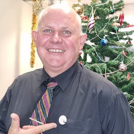 cdu_ni's tweet photo. Our @CDUni_VC was so impressed by our new 'I AM FULLY VACCINATED' badges - he had to have one!😀 Thanks for letting us take a pic 🙏🏿

#covidsafe #protectingcommunity #protectingnt https://t.co/53T9TdtOqf