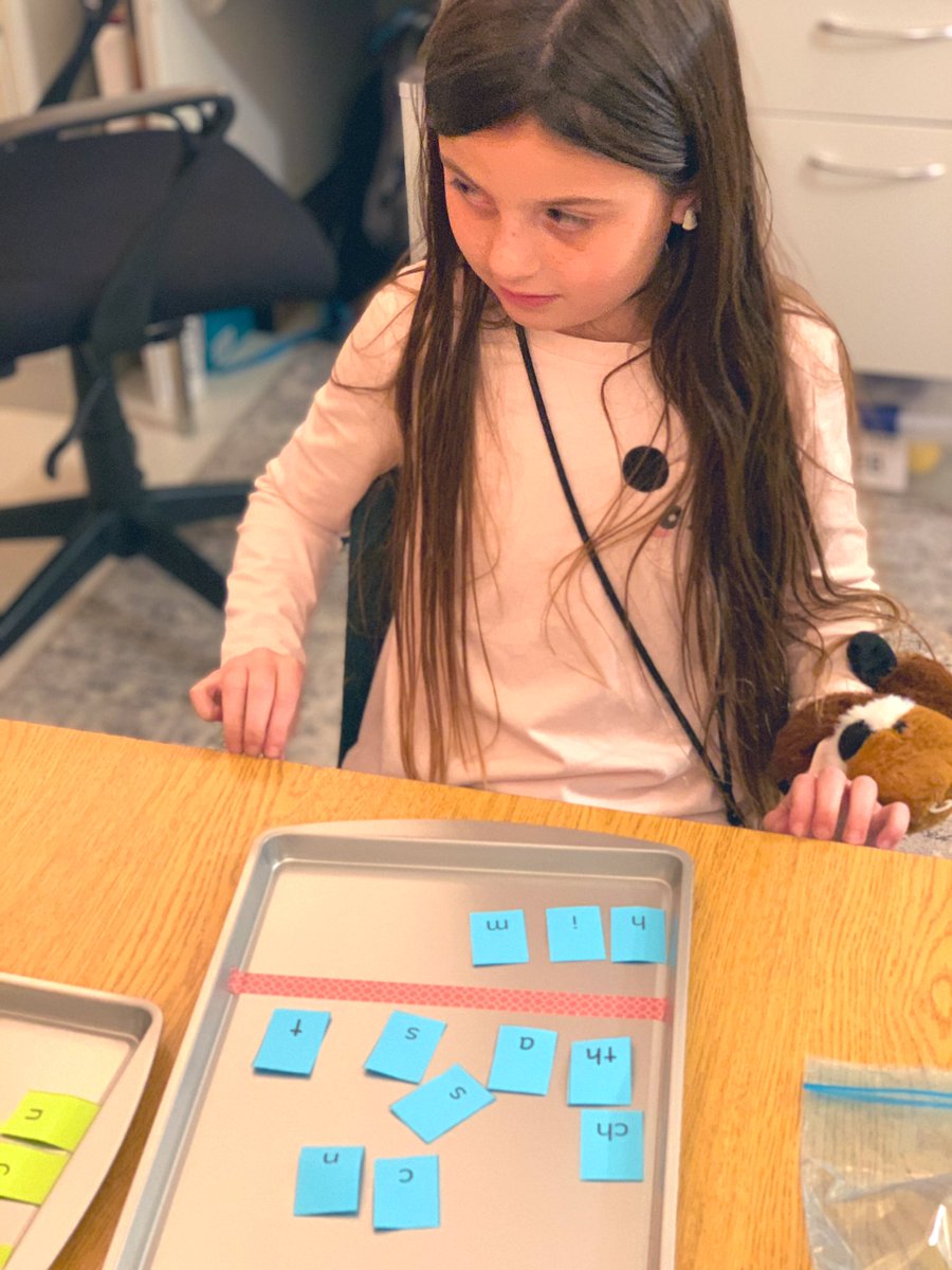 JoleneMoeser's tweet image. A quick game of “Switch It” helps readers notice &amp;amp; manipulate sounds in words. Paying attention to each letter/sound supports decoding in text. #wsdlearns #soarlikeahawk #readingsimplified