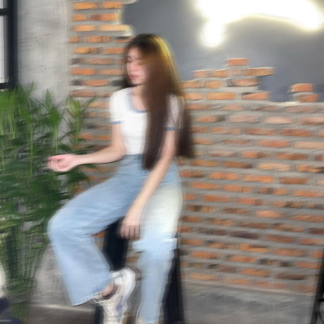 blitzenthing's tweet photo. Michaela flaunting her girlfriend vibe 

🔗 https://t.co/mAIpzAl178 https://t.co/bDxoTlaywp