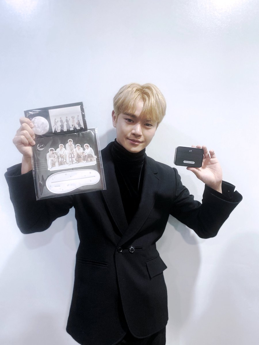 bigoceanenm's tweet photo. [📢] SBS 드라마 <너의 밤이 되어줄게> 공식 MD 예약 판매 종료 D-3!
⠀
아직까지 구매하지 못한 달빛들이 있다면?!
지금 바로 에버라인에서 만나보세요😉
👉https://t.co/HCsRv9gATZ
⠀
#너의밤이되어줄게 #LUNA #루나
#이준영 #장동주 #김종현 #윤지성 #김동현 https://t.co/jd3kUIpQdK