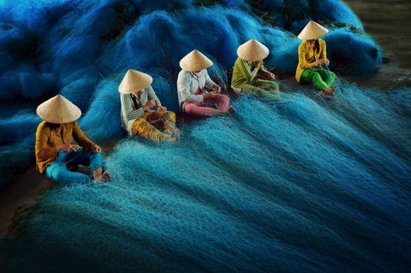 AlphaHaniva's tweet photo. Siena International Photo Awards 2016
Making fishing nets – Danny Yen Sin Wong
Phan Rang, Viet Nam https://t.co/9fmRZwlpW8