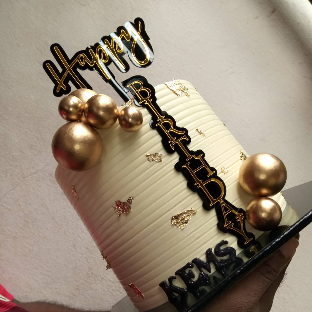 cakesbyruthieee's tweet photo. Our best seller still making waves💃💃 When the client ask for a #repeatdesign we make it more beautiful🤍✨This design is always a banger 🔥🔥,we have made it over and over again. The feedback is always amazing😁😁 Pls Retweet🙏🙏 https://t.co/4zaD0p14jP