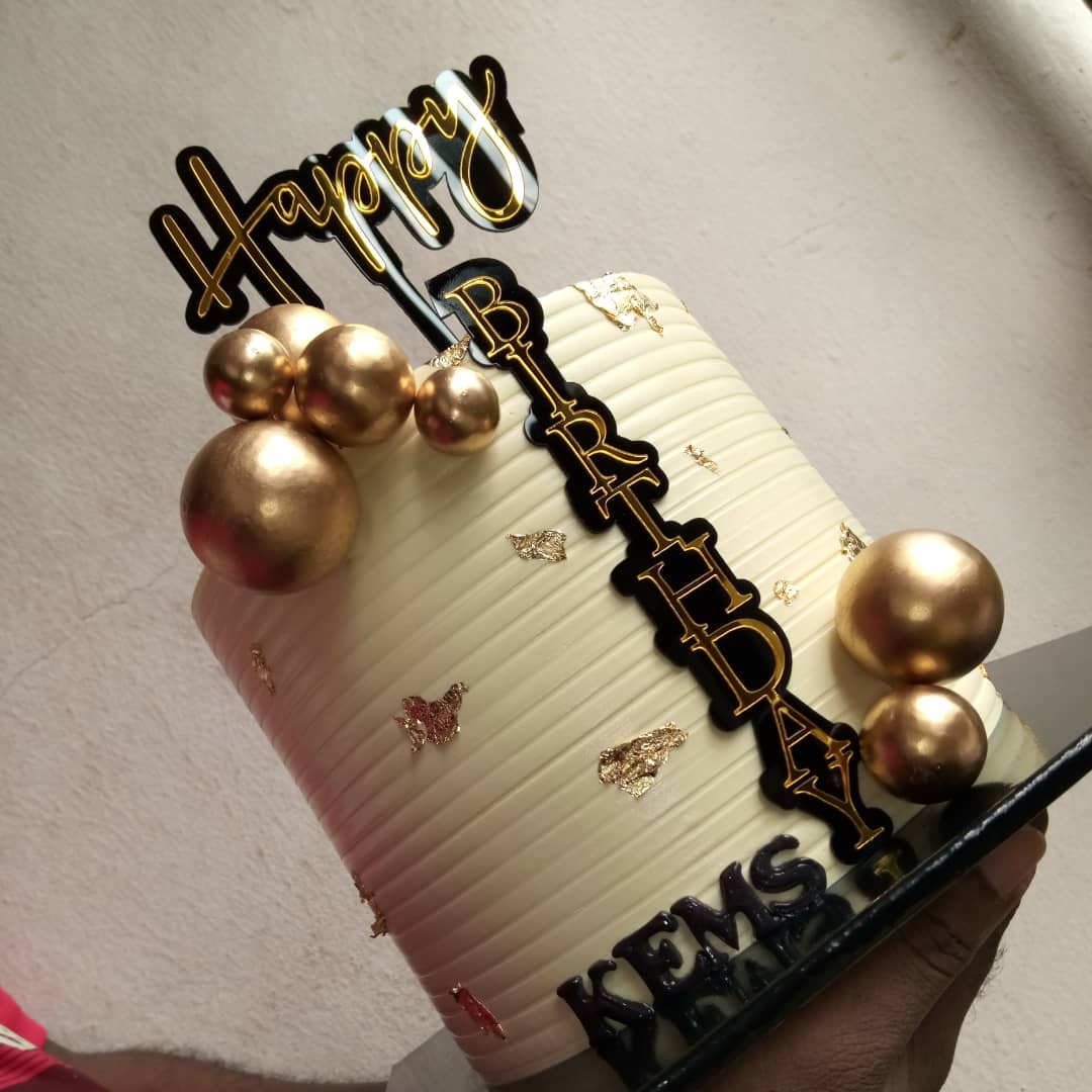 cakesbyruthieee's tweet photo. Our best seller still making waves💃💃 When the client ask for a #repeatdesign we make it more beautiful🤍✨This design is always a banger 🔥🔥,we have made it over and over again. The feedback is always amazing😁😁 Pls Retweet🙏🙏 https://t.co/4zaD0p14jP