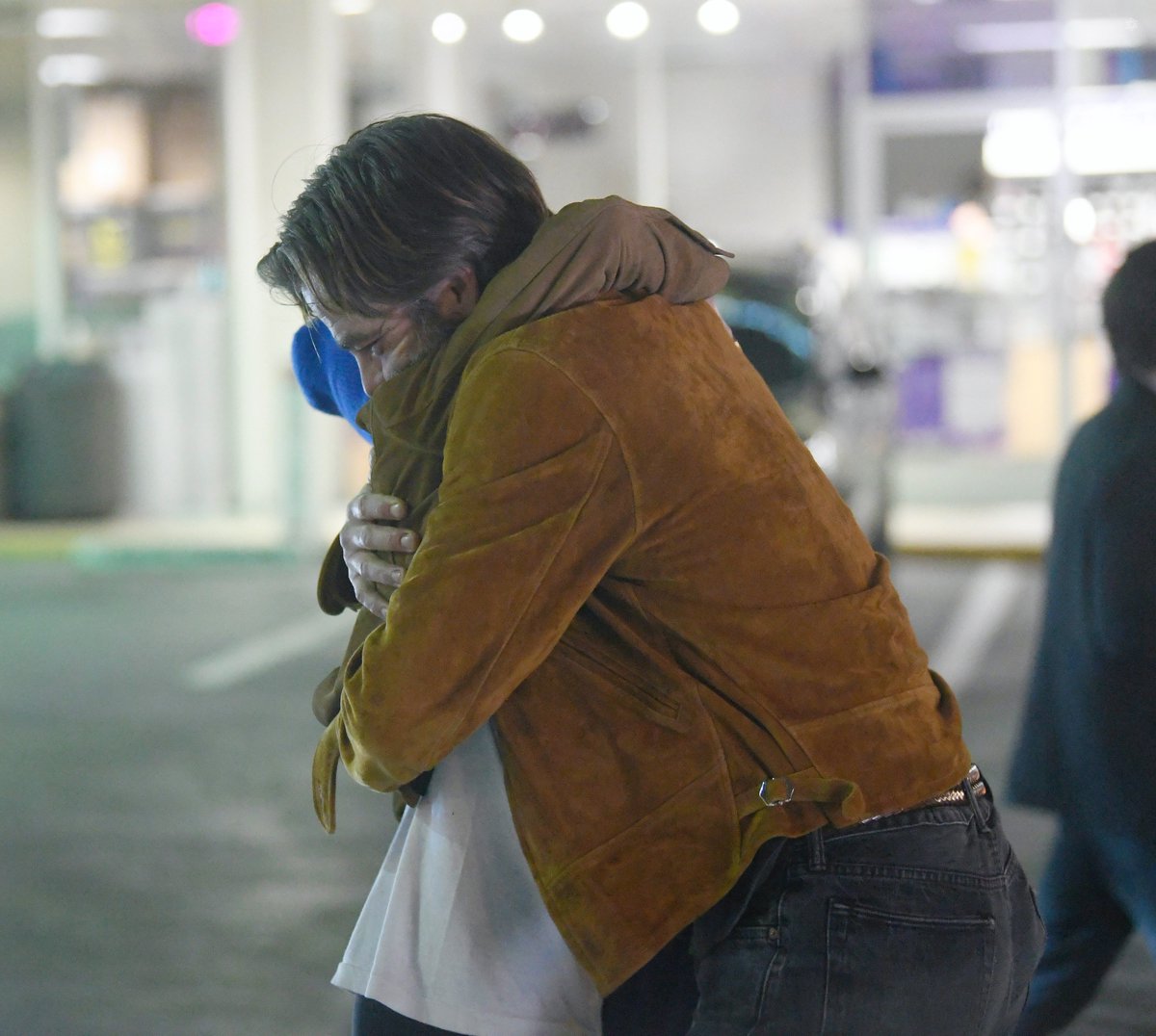 ภาพ #ChrisPine และ Zoe Kravitz ที่ร้านซูชิใน LA วันที่ 20 พฤศจิกายน

ไม่รู้ไปไงมาไงเหมือนกันครับ แต่ทั้งสองคนอาจจะแค่มาทานอาหารด้วยกันเฉยๆเนอะ