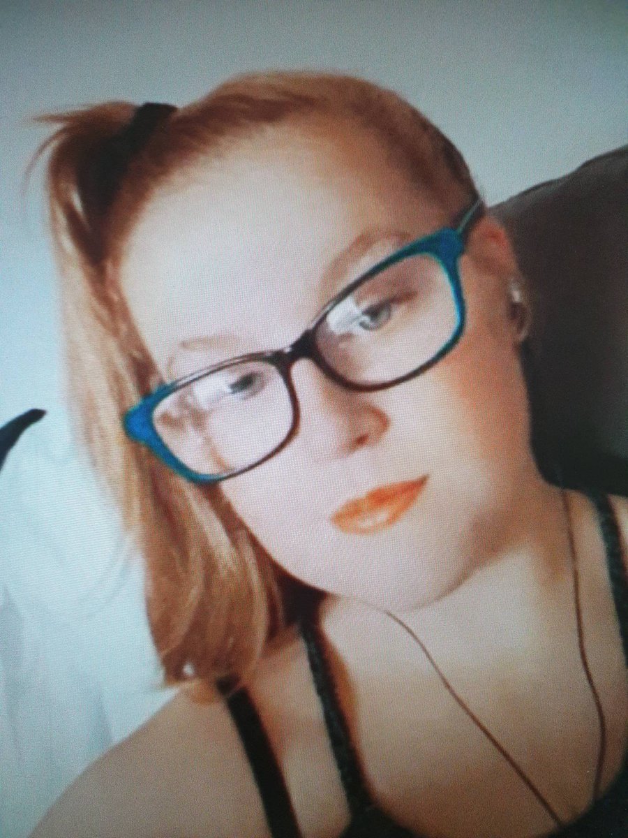 Police in Alloa are looking to trace Stefanie Smith, aged 14, who has been reported missing. She is 5'5", has dark hair with red &amp; black tinge &amp; glasses.  Anyone with any information regarding her current whereabouts is asked to contact Police Scotland on 101, ref: MPR4815691121.
