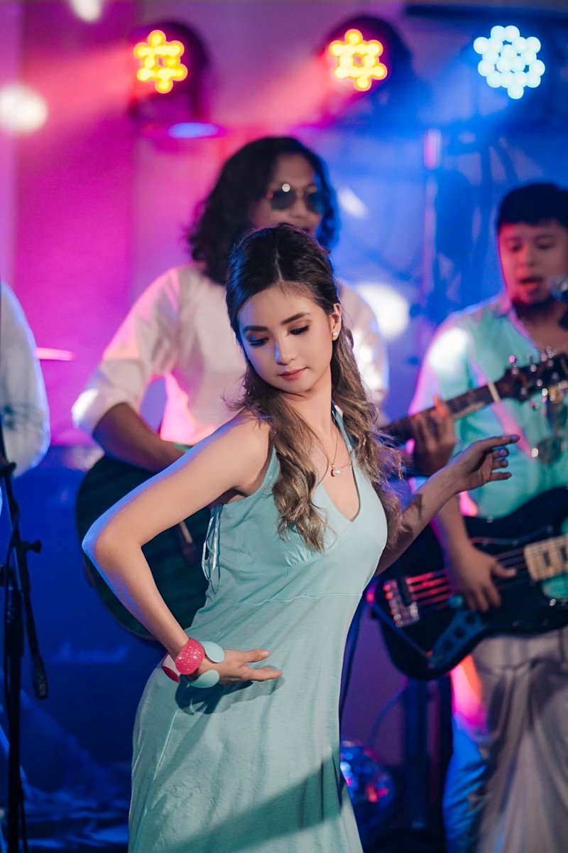 akiibebe's tweet photo. DITO LANG AKO OFFICIAL MV OUT NOW π
https://t.co/UMk48E6tMP
@PacquiaoMichael
#YouAlreadyKnow πΈ #MidasRecords
#TheGoldenTouch πΈ #MidasCreativeMedia https://t.co/HyxEyphudd