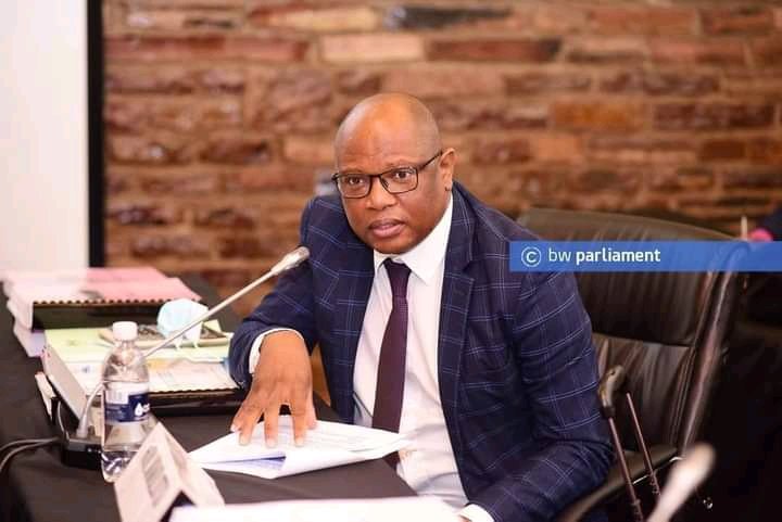 AP_Women's tweet photo. Hon. Wynter Mmolotsi responds to SONA later today at 3pm.
Live on BTV and RB1 πΊπ»
#TswelelopeleYaBotlhe
#NewBotswana π§πΌ https://t.co/J9zKhz7fGs