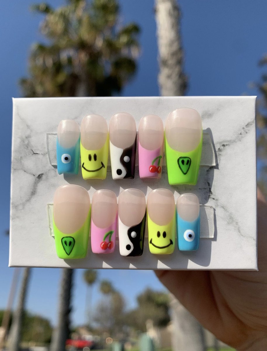 larkin_perdue's tweet photo. love when someone messages me for nails then stops replying when i give a price. like they expect $5 press ons from walgreens that pop off in 2 seconds &amp; bend when the wind hits them. but they pay double my prices at a salon for something that looks nothing like what they wanted https://t.co/iAJNxnJqwA