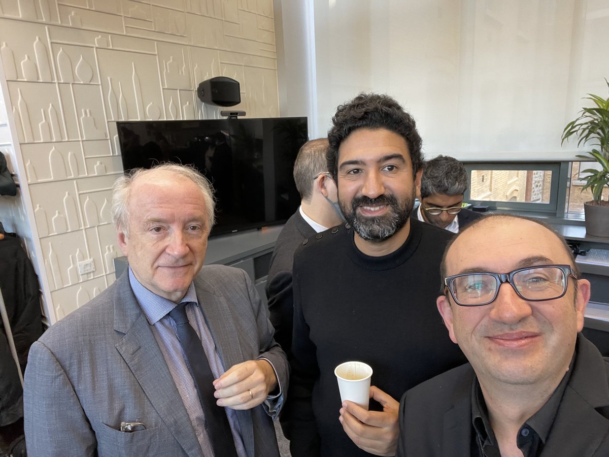 tariqkrim's tweet photo. Très intéressant de parler ce matin avec Hubert Védrine de la géopolitique du cloud, et de notre capacité à valoriser la centaine d’entreprises 🇪🇺du cloud capable d’être une alternative éthique à la vision des BigTech US. #eurocloud https://t.co/c4x1OzKujw