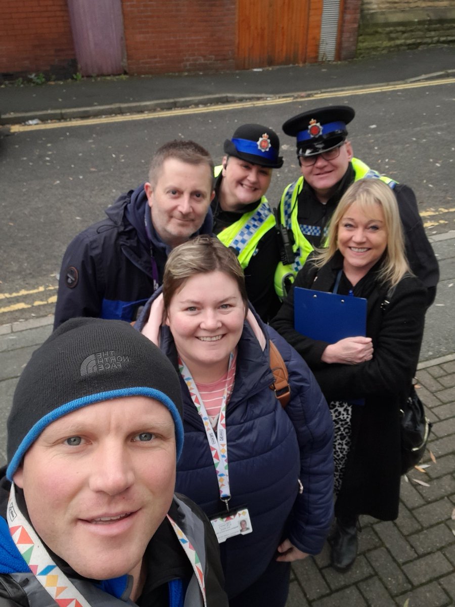JigsawJamie's tweet photo. Tameside day of action, in partnership working with #Ashton #Jigsawhomes #GMP #TMBC @GMPTamesideN Tameside #Community @PCSO_Harry @JigsawHG https://t.co/5JqW2YMLNR