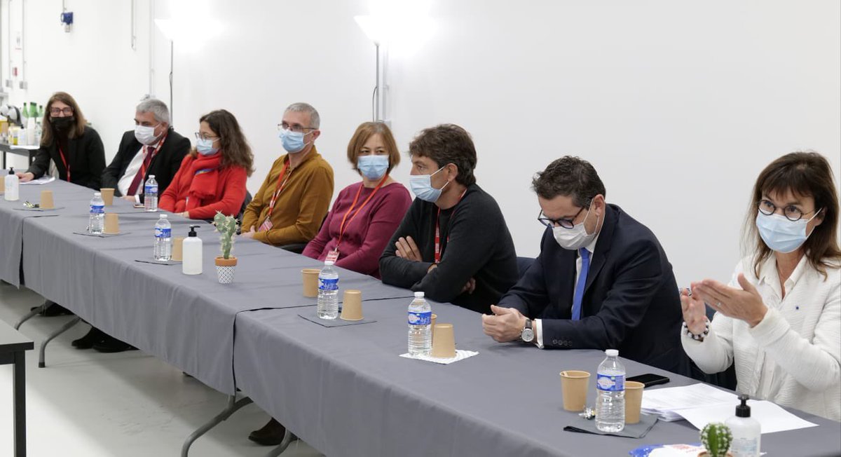 sophiebejean's tweet photo. Une semaine après la visite de @EmmanuelMacron, je suis à #Genvia avec des professeurs et @Fond_CGenial. L’@RA_Occitanie accompagnera le développement de l’hydrogène par des formations répondant aux enjeux écologiques et d’emploi #ProfesseursEnEntreprise #SemainedeLindustrie https://t.co/Kd3hzYQtv9