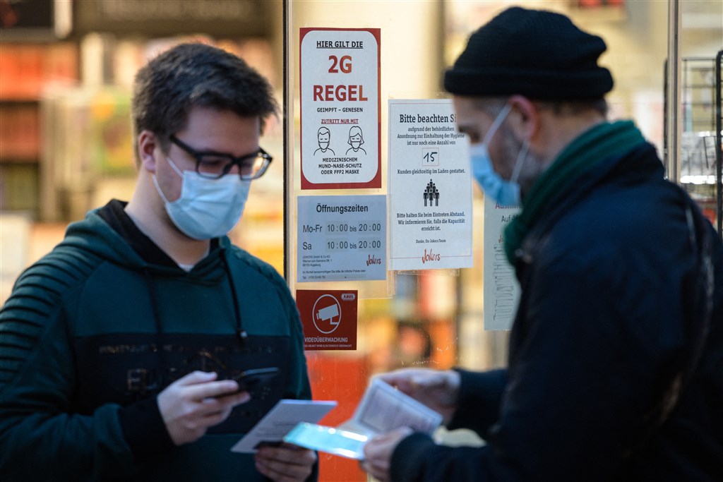 RTLnieuws's tweet image. Coronabewijs verplicht op werk en in ov in Duitsland | Liveblog rtlnieuws.nl/nieuws/nederla…