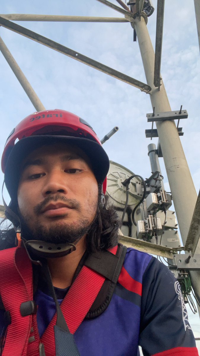 4imanBasri's tweet photo. @apitmatpiah Biasa lah keluar awal pulang lewat 😪 https://t.co/tB4cIhTejV