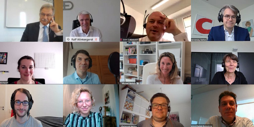 CyberAllianz's tweet photo. Heute wird #CYBERSNACS ein Jahr alt🎉. Wir blicken auf spannende Themen und Gäste zurück. Welche Folge hat Ihnen am Besten gefallen? Welches Thema sollten wir unbedingt aufgreifen? Hier sind alle Folgen zum nachhören: https://t.co/YzKaNmjevt #Podcast #DeutschlandDigitalSicherBSI https://t.co/Xa65kYExTa