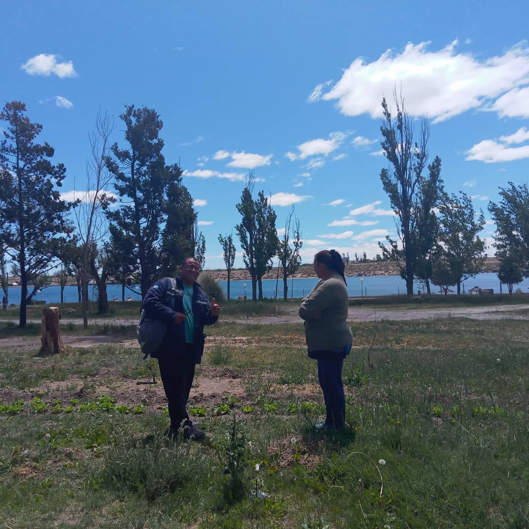 WillkakutiSR's tweet image. #Willkakuti🌞 visitó la huerta de #Caritas donde estuvimos con María, su cuidadora. Se asoman los brotes de rabanitos, tomates y zapallo .
#programadeautonomiaalimentaria 
#plandeemergenciaalimentaria 
#tumunicipio