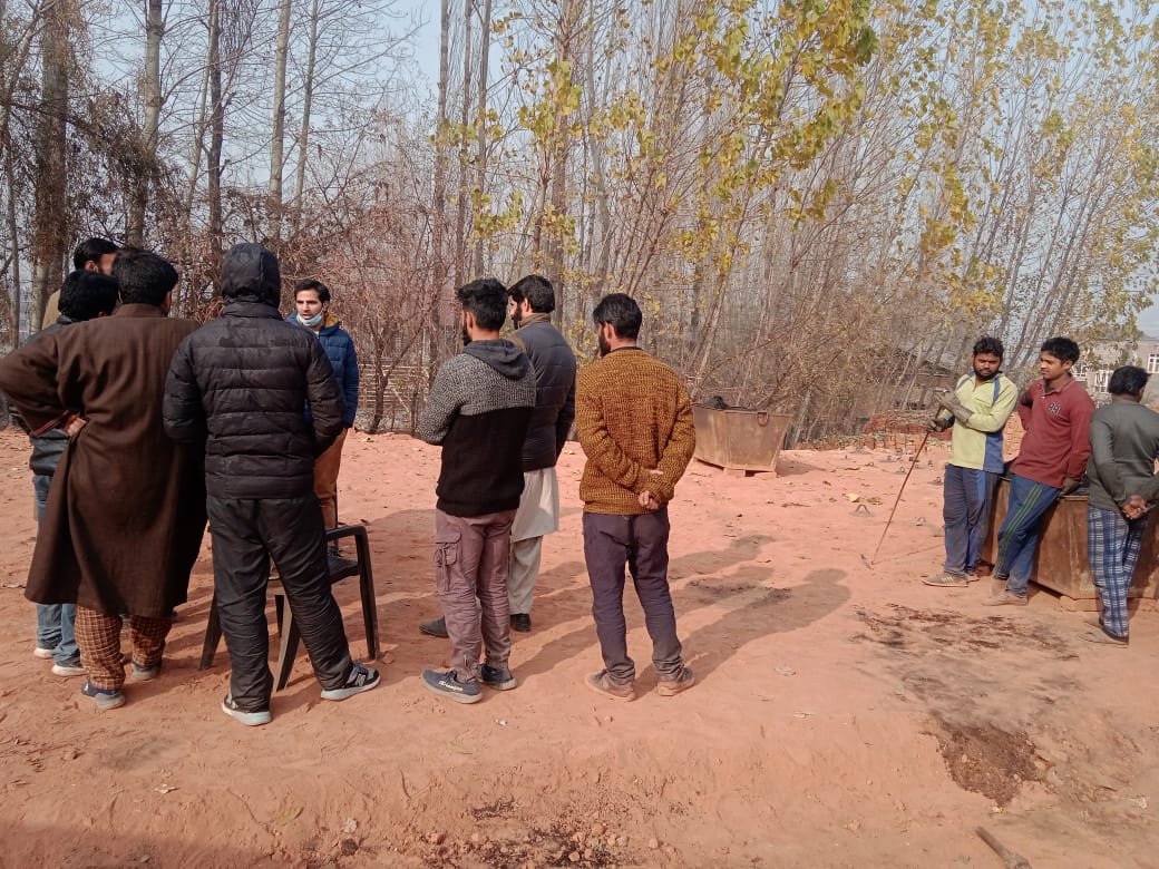 At different working sites, people/workers engaged in unorganised sectors are being made aware about the benefits of getting registration on e-shram portal by the Assistant Labour Commissioner Budgam.
<a href="/DC_Budgam/">Deputy Commissioner Budgam</a> @department_k