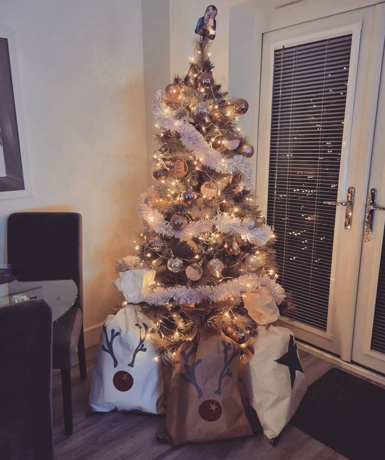 SerenityDesigns's tweet photo. We love seeing where our goodies spend their lives like our fab new Santa sacks looking amazing under this beautiful Christmas tree here in Congleton. Just £7 each in a variety of styles x
#ThankYou #ShopCongleton #Christmas #Gifts #SerenityDesigns #HomeInteriors #Congleton https://t.co/7WlhxtuHql