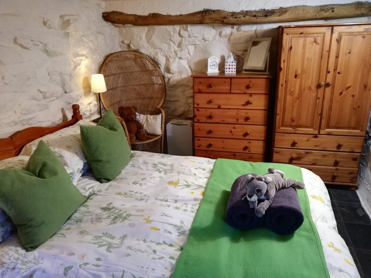 WeAcceptPets's tweet image. Perfect for a romantic getaway or family break is the holiday cottages at Woodend. These well-equipped homes are off the beaten track with wonderful views of Scafell.
weacceptpets.co.uk/Cumbria/1587
#Ulpha #BroughtonInFurness #Cumbria #SelfCatering #Romantic #Families #PetsFriendly