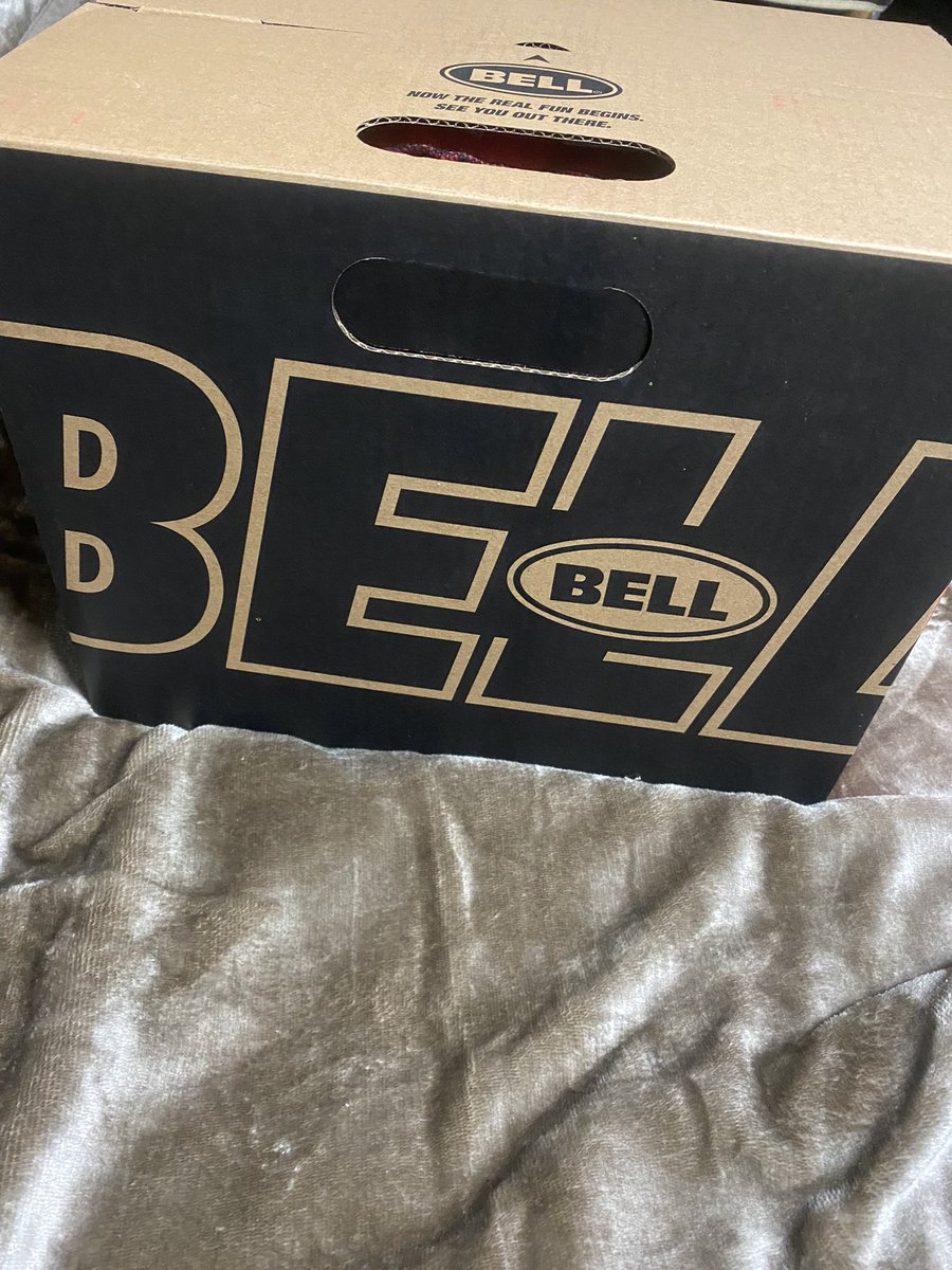 noburinsun's tweet photo. #自分へのクリスマスプレゼント
#bellヘルメット
#ベルヘル
#bellBullitt

明日から
もやし生活。 https://t.co/RNLquTHvbY