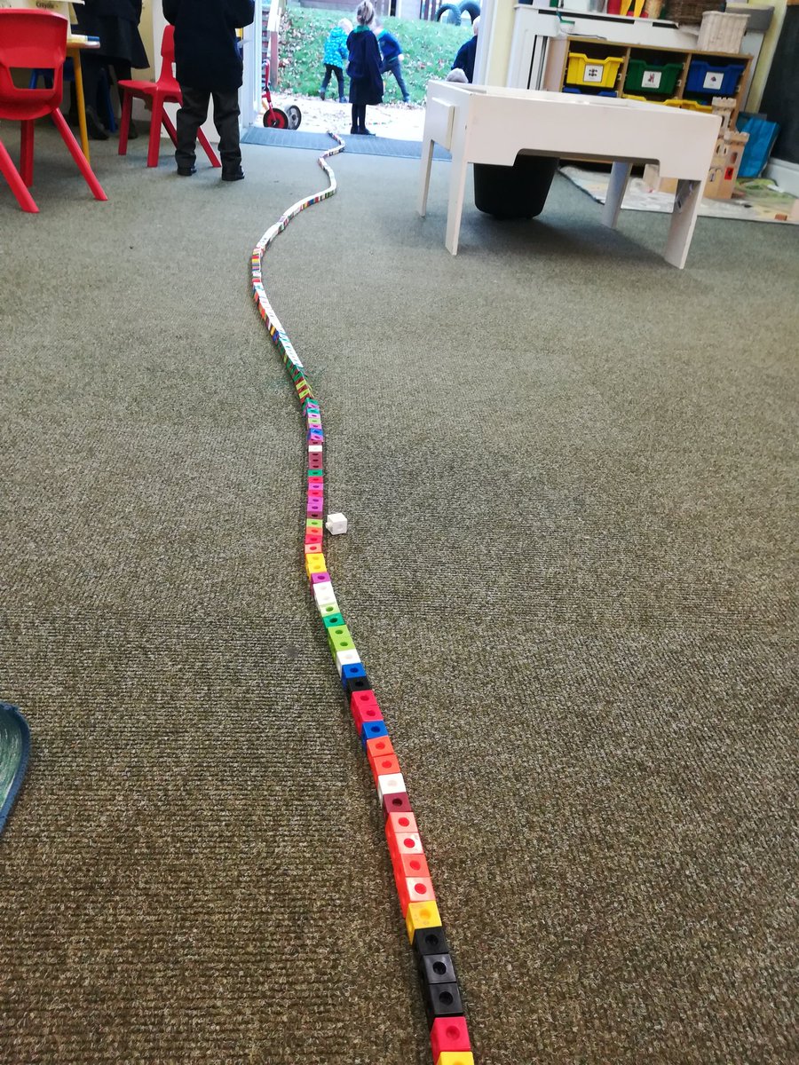 SibfordEYFS's tweet photo. #childledplay
The children started making a line of cubes, one asked if they could make it go to the door...and then the grass. We measured how many children long the line of cubes was (13)! @KeepEYsUnique #BeYouBeSibford #SibfordEYFS #STEMe #STEMkids #SibfordJSMaths #eyfs https://t.co/ua01bzuGIb