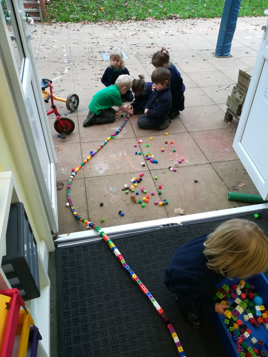 SibfordEYFS's tweet photo. #childledplay
The children started making a line of cubes, one asked if they could make it go to the door...and then the grass. We measured how many children long the line of cubes was (13)! @KeepEYsUnique #BeYouBeSibford #SibfordEYFS #STEMe #STEMkids #SibfordJSMaths #eyfs https://t.co/ua01bzuGIb
