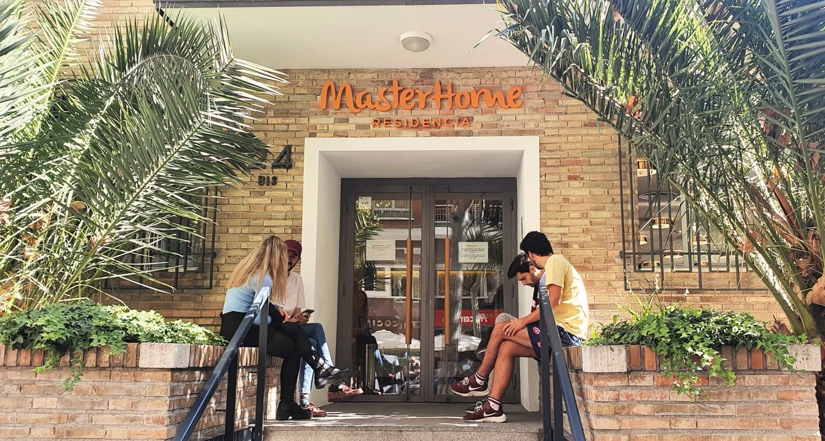 MasterHomeResi's tweet photo. 🟧 ¿Estás buscando alojamiento para estudiar o trabajar en #Madrid en el 2022?
¡Reserva ahora tu plaza en MasterHome Residencia! ✅
👉https://t.co/Hcb1SvSFdr
#Posgrado #2MIR22 #MIR #Opositores #residenciadeestudiantesmadrid #studentsresidence #internationalstudents #coliving https://t.co/bIFGi16KAD