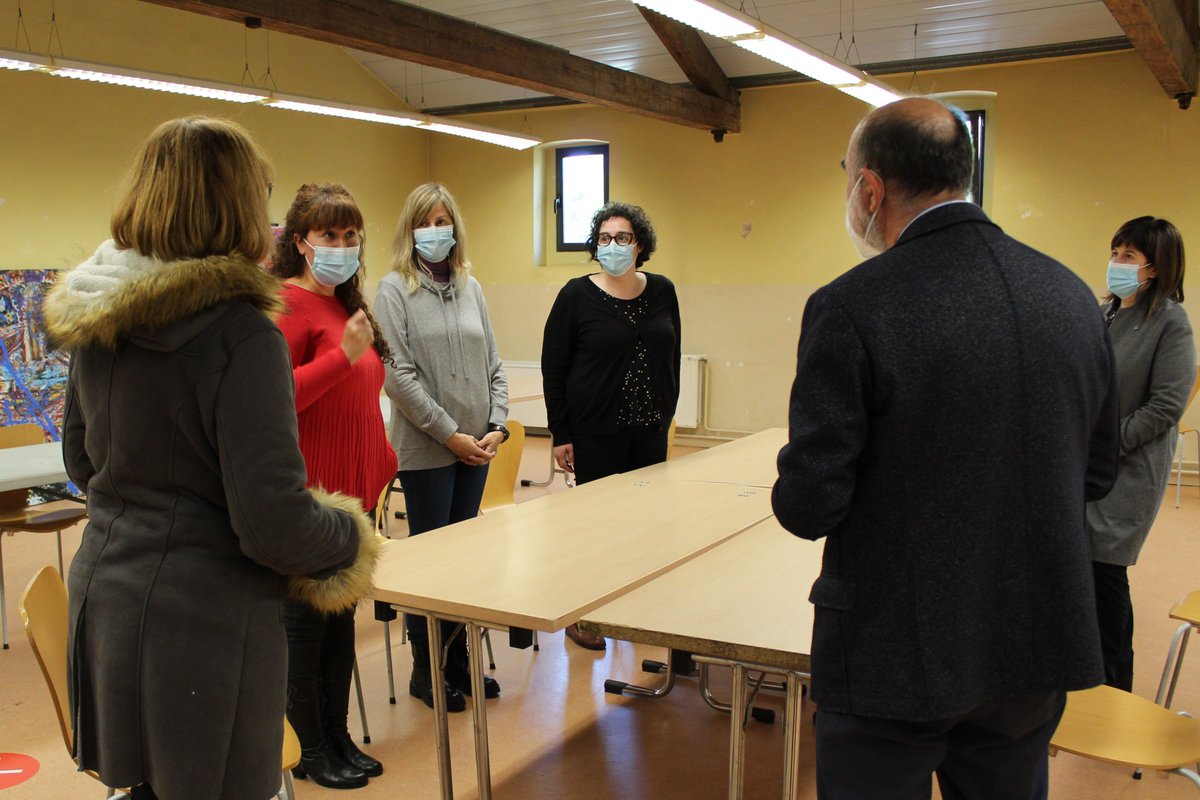 Barberapromocio's tweet photo. 👉3 noves incorporacions a #BarberàPromoció
Càlida benvinguda de @xaviergarcesbdv, alcalde de Barberà del Vallès, i Mònica Sempere, regidora de Promoció Econòmica, a les noves tècniques✨
Seguim creixent!💪
#BarberàDelVallès #ocupació #contractacions #feina #EndavantBarberà https://t.co/4mhUlEVX3f