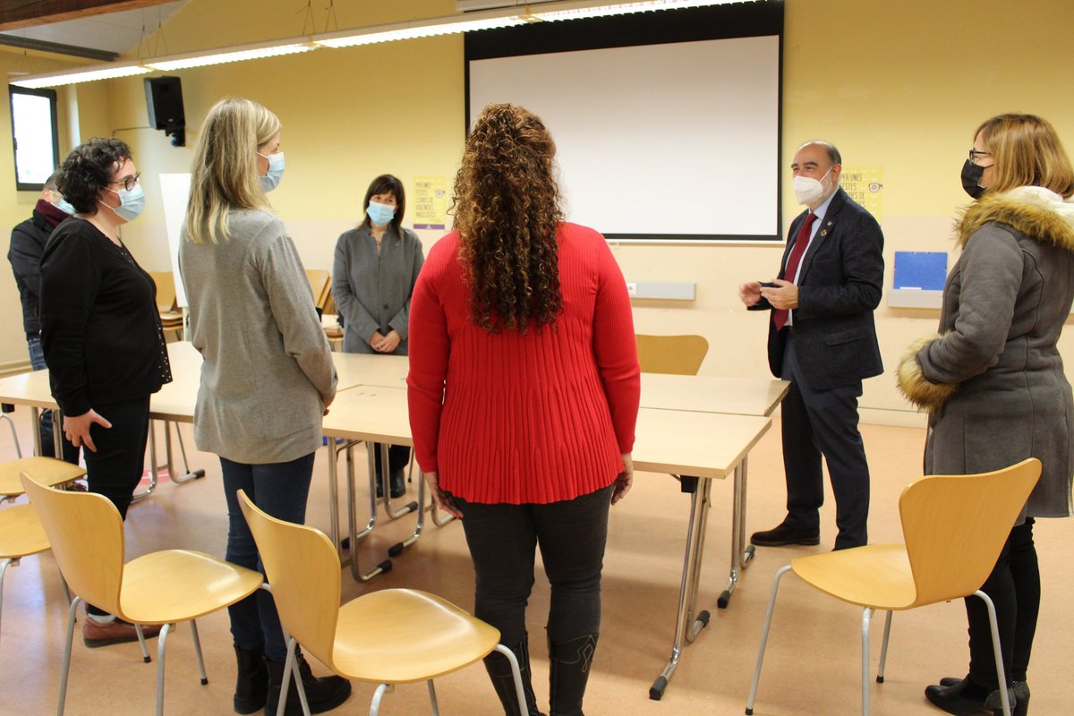 Barberapromocio's tweet photo. 👉3 noves incorporacions a #BarberàPromoció
Càlida benvinguda de @xaviergarcesbdv, alcalde de Barberà del Vallès, i Mònica Sempere, regidora de Promoció Econòmica, a les noves tècniques✨
Seguim creixent!💪
#BarberàDelVallès #ocupació #contractacions #feina #EndavantBarberà https://t.co/4mhUlEVX3f