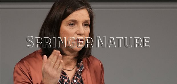 aerztezeitung's tweet photo. Göring-Eckardt als nächste Gesundheitsministerin?
Stand heute sollen die Grünen ins Gesundheitsministerium einziehen. Als Ministerin gehandelt wird deren Fraktionsvorsitzende Katrin Göring-Eckardt.
https://t.co/a2xyKOxgAa https://t.co/KewzUlCseb