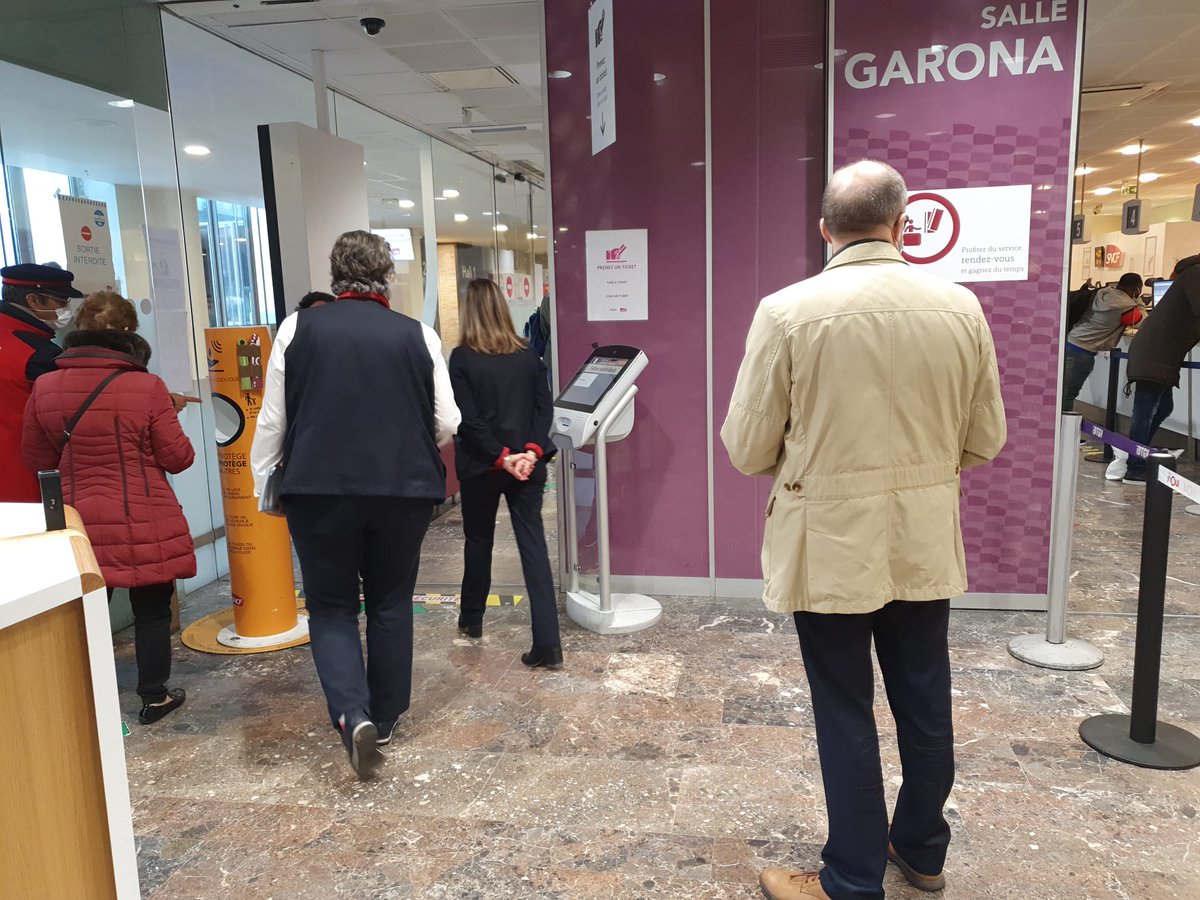 arpebo33's tweet photo. La tournée terrain est un un rituel #Exop des managers de l'ESV #TGVSudOuest Le mardi, un membre du Codir réalise une tournée SST pour veiller les risques. Aujourd’hui, pour la Semaine #TousSNCF, ça se passe à #Toulouse avec la DPX Relation client et le DET @EricRedonnet 📸 https://t.co/DA94GmGibv