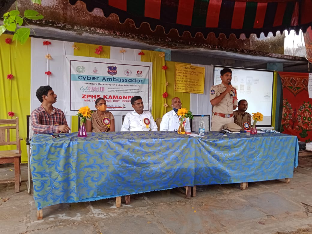 cpramagundam's tweet photo. #student taking charge as #CyberCops.they are #CyberAmbassadors pledging for creating #SafeCyberSpace in their area as a #CitizenPolice.#kamanpur #police is going to schools for this investiture ceremony of #CyberCongress @ts_womensafety  @TelanganaCOPs @SumathiIPS https://t.co/FgYmDj5EbR