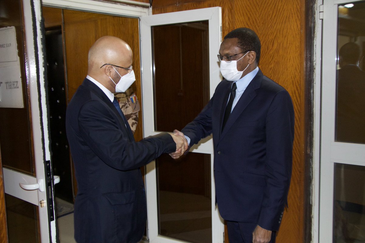 L’Amb. <a href="/Cherif_MZ/">Chérif Mahamat Zene</a> a reçu ce mardi, S.E.M RASHID SAID AL-SHAMSI, nouvel Ambassadeur des #Émirats Arabes Unis au #Tchad, venu présenter les Copies Figurées de ses Lettres de Créance. Cette entrevue a permis aux deux diplomates d’échanger sur des sujets d’intérêt commun.