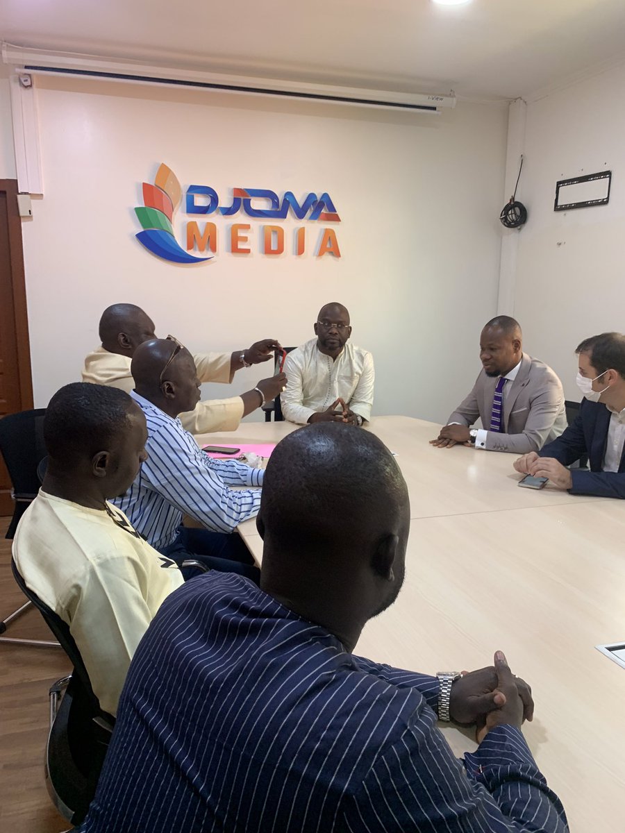 DjomaMedia's tweet photo. Remise officielle des satisfécits du Djassa d’Or pour DJOMA MÉDIA.
Encore félicitations 🍾🎉
Djoma média, le média proche de vous ! 🇬🇳
#djomamedia #djomatv #djomafm #djassad’or #224 https://t.co/IHFeOyKLg0
