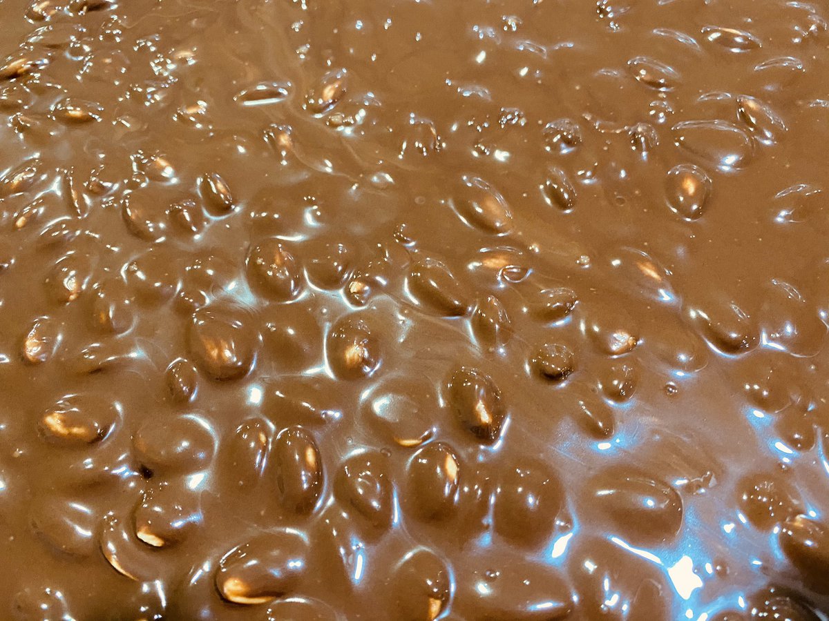 PanordForns's tweet photo. 🤪 Locures dolces 😋 Dolça locura 😝
Torró artesà de xocolata amb ametlles 🍫

#Panord 👉 #FetNostro #torró #torróxocolata #mallorca https://t.co/AR3e69eUrf
