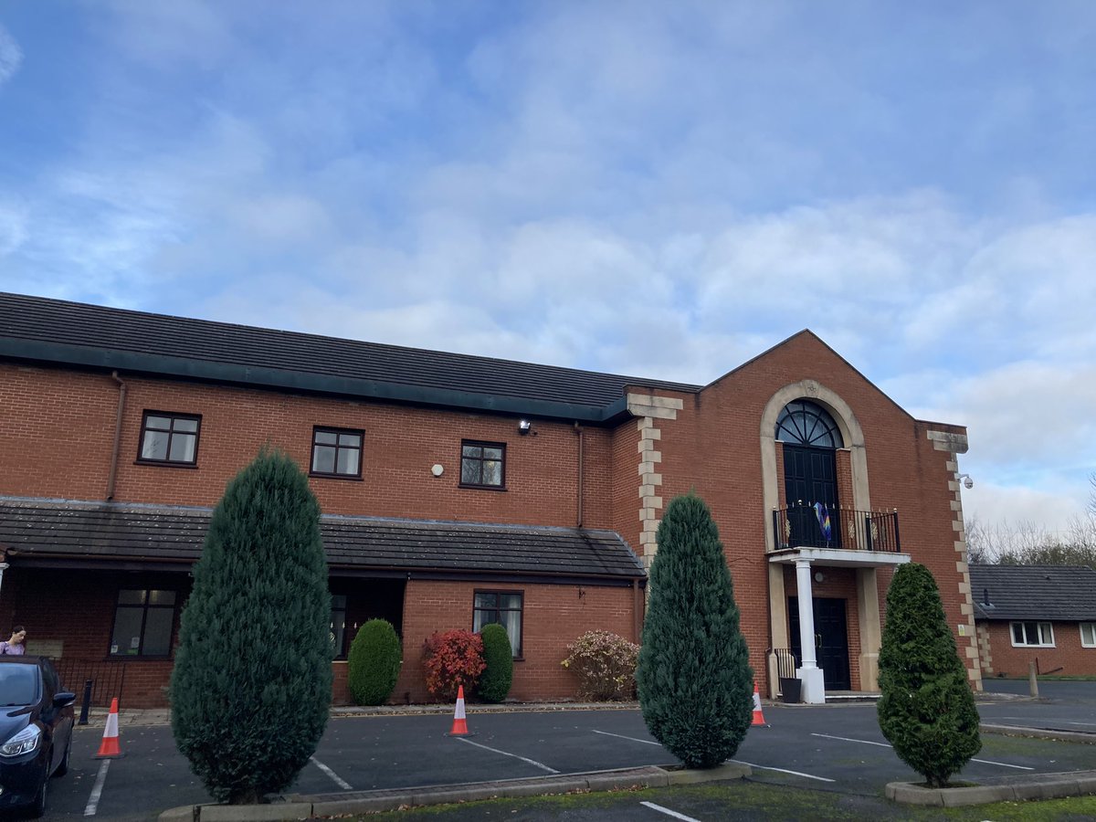 BoxPowerCIC's tweet photo. 🧡 The Box Power team have arrived 🧡
We're all ready to begin greeting our guests to our Charity Giving Event this afternoon at @brookfieldmh
#boxpowered https://t.co/kIVdKOFYoD