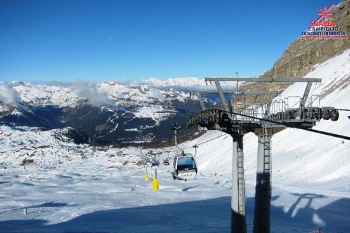 weathertoski's tweet photo. Turning increasingly wintry in the Alps: https://t.co/oGRsHsyUv2 https://t.co/JT6FnYAJTO