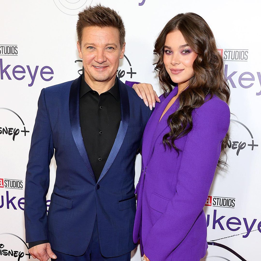 DisneyPlusMarve's tweet photo. 📸 Jeremy Renner &amp; Hailee Steinfeld at the premiere of the Disney+ series 'Hawkeye' in New-York

#HaileeSteinfeld | #DisneyPlus | #MarvelStudios | #JeremyRenner | #DisneyPlusMarvel | #Hawkeye https://t.co/nVN9WCZ7ZR